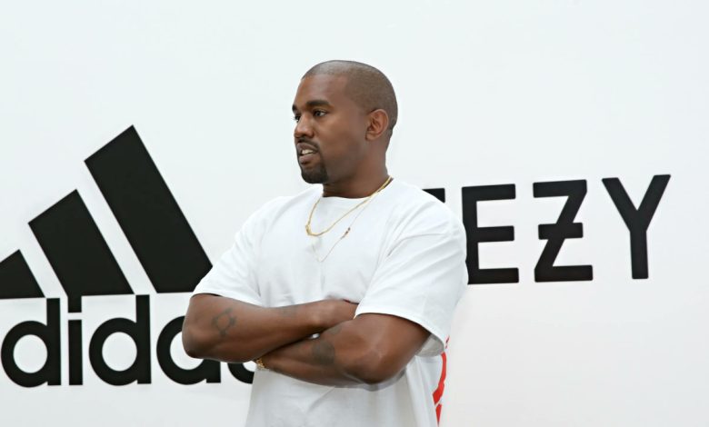 À encore certaines rumeurs, Adidas serait sur le point de réintégrer Kanye West en raison des grosses pertes enregistrées en 2022.