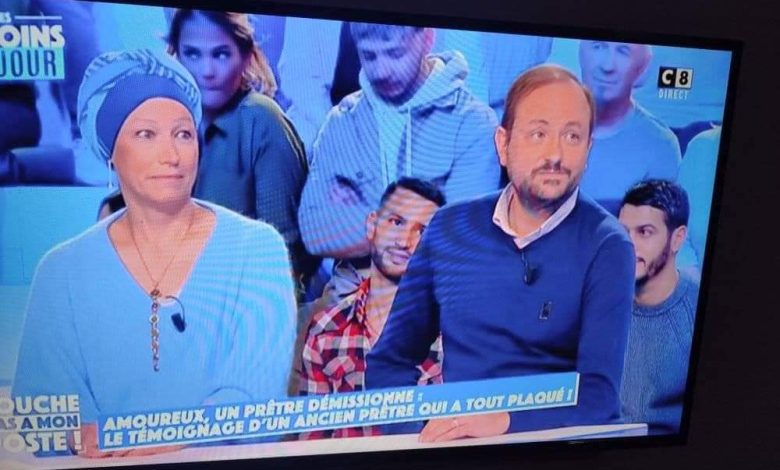 Marc un ancien prêtre catholique a laissé la soutane pour se consacrer à l'amour. Il raconte son histoire avec Ingrid sur TPMP.