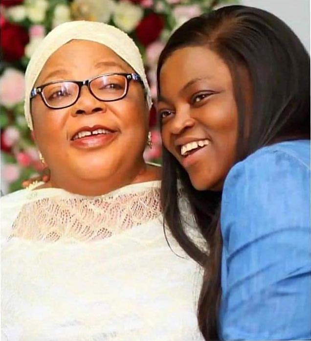 L'actrice Funke Adeleke avec sa mère 