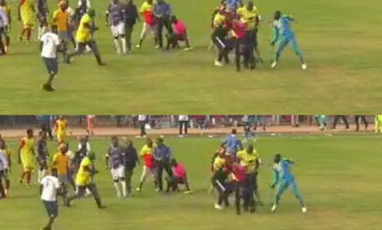 Des arbitres du championnat camerounais elite one ont été pris d'assaut par les supporteurs à la suite d'un pénalty sifflé à la 88e minute.