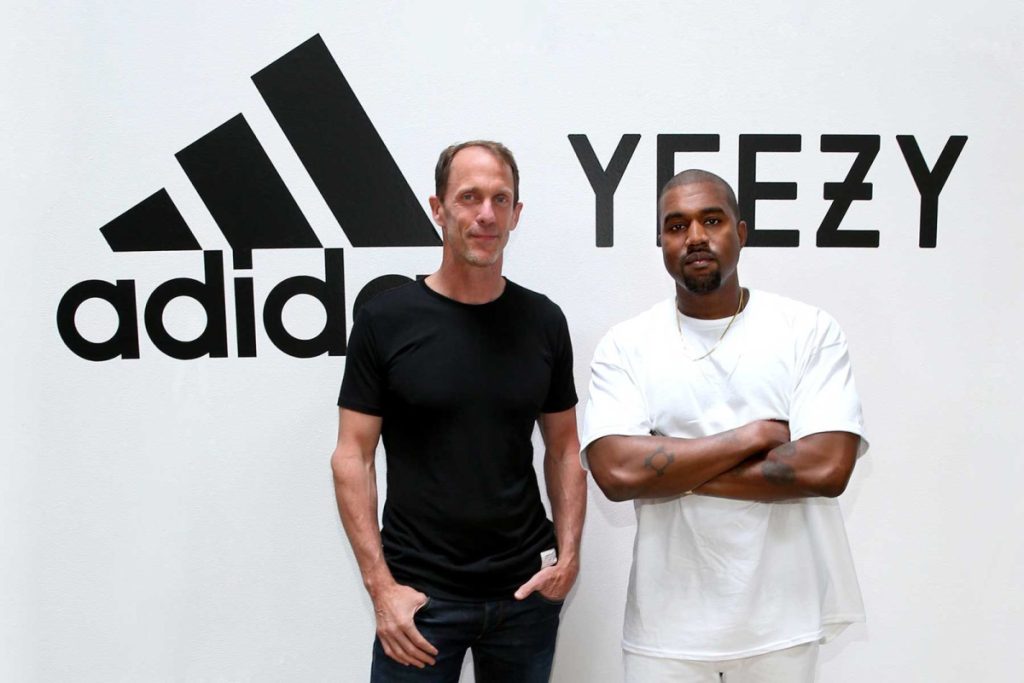 Selon certaines rumeurs, Adidas se serait allié de nouveau à Kanye West. La chute imminente de l'entreprise a fait changer d'avis à ses responsables.