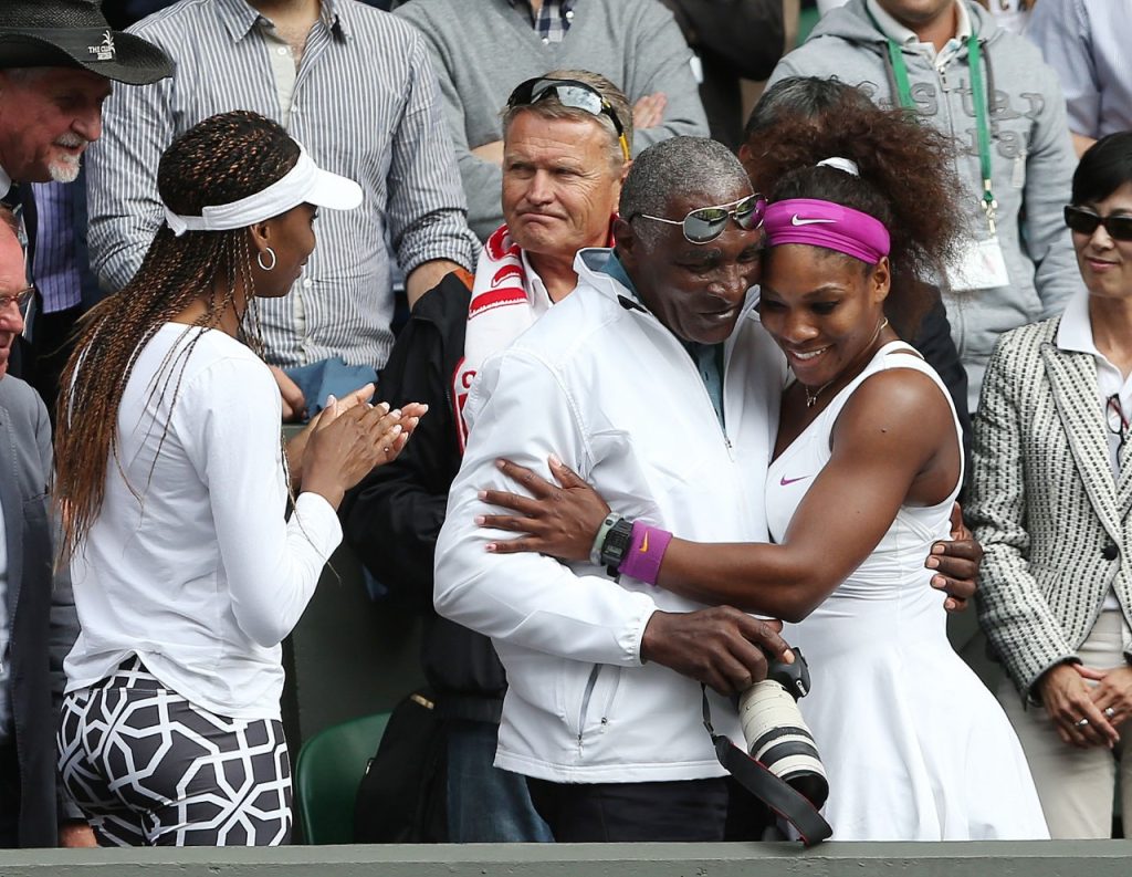 Richard Williams en compagnie de ses filles Serena et Venus Williams 