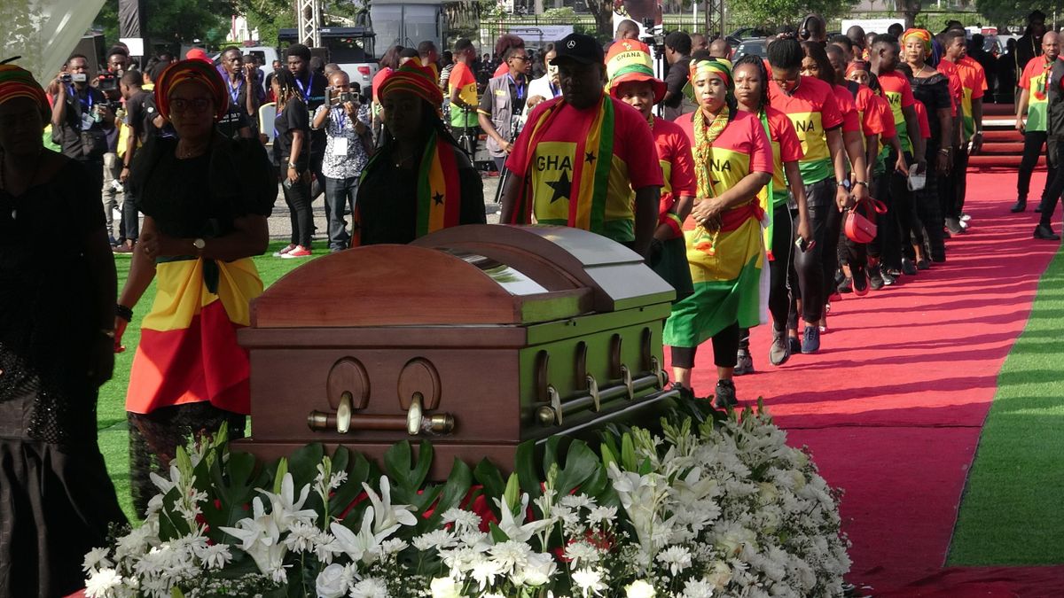 Décédé suite au séisme qui a frappé la Turquie en février dernier, Christian Atsu a été enterré aujourd'hui à Ada au Ghana après une émouvante cérémonie. 