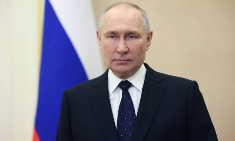 La CPI émet un mandat d'arrêt contre Vladimir Poutine. il est accusé pour crime de guerre suite aux hostilités d'Ukraine.