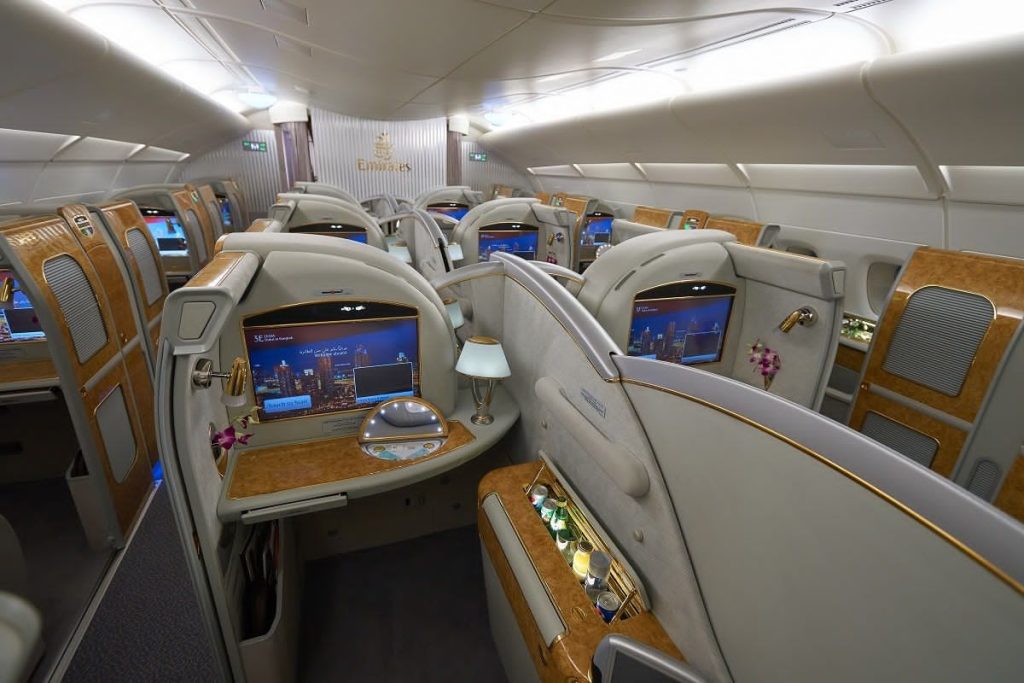Un tribunal condamne la compagnie aérienne Émirats à verser 12 600 dollars à un passager mécontent du service de première classe.