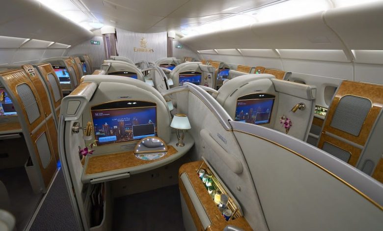 Un tribunal condamne la compagnie aérienne Émirats à verser 12 600 dollars à un passager mécontent du service de première classe.