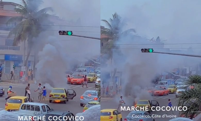 Taxi communal de Cocody en feu